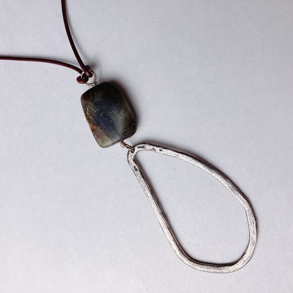 Silpada N1940 Signed 925 Labradorite Leather Necklace Boho Pendant - Picture 7 of 11